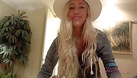 I love to fuck my foot and it is my favorite foot job