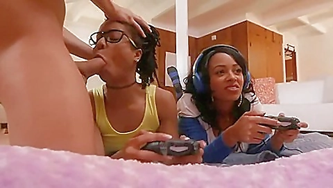 Ebony and brown-haired chicks ride each other on the face pillow