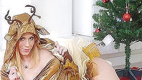 Chrissy fox gets on the fucking of her sexy VR porn