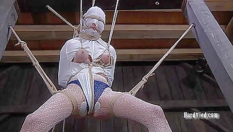 Hot brunette caught riding some hard body with her lips