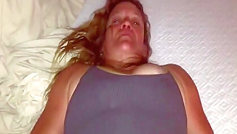 Mature milf with hairy pussy has her asshole plugged