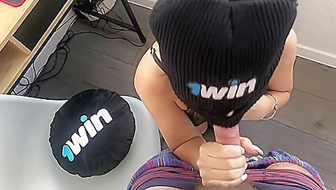 Big ass teen in amateur video gets fucked on the bed