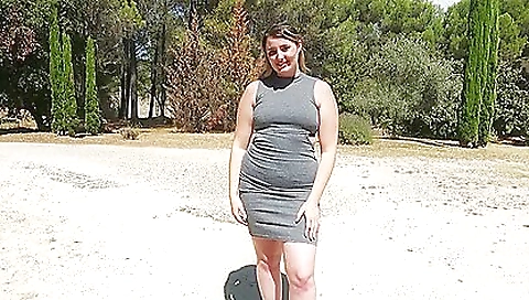 Blonde with big ass enjoys her first time getting a facial