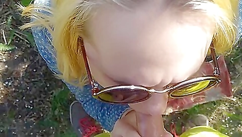 Amateur milf gets creampied and cumshot in the backyard