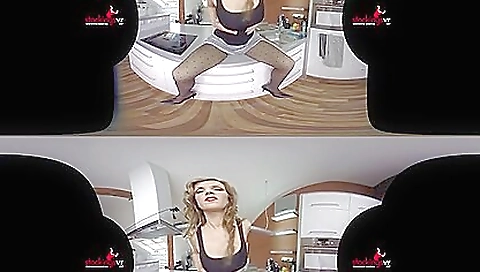 Sexy solo girl gets ass peeping in front of a man in vr porn