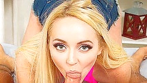 Sexy blonde babe with sexy lips gets a hard fuck in the vr porn movie